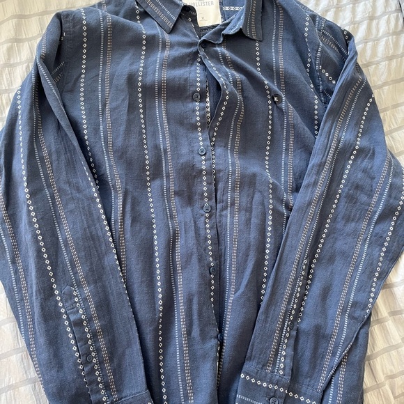 Hollister Men's Navy Striped Button Down Shirt - Picture 1 of 2